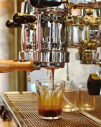 ricochet_cafe__terrasse___fairmont_tremblant_1