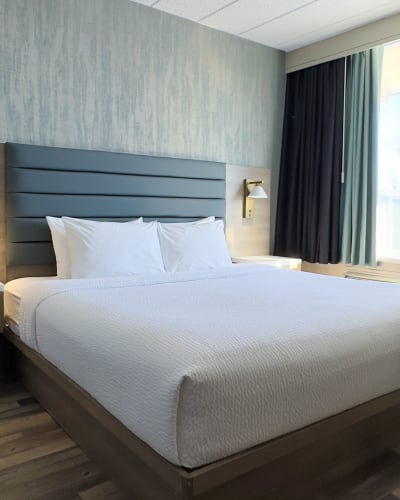 Radisson Hotel Montreal Airport - Chambre avec un lit
