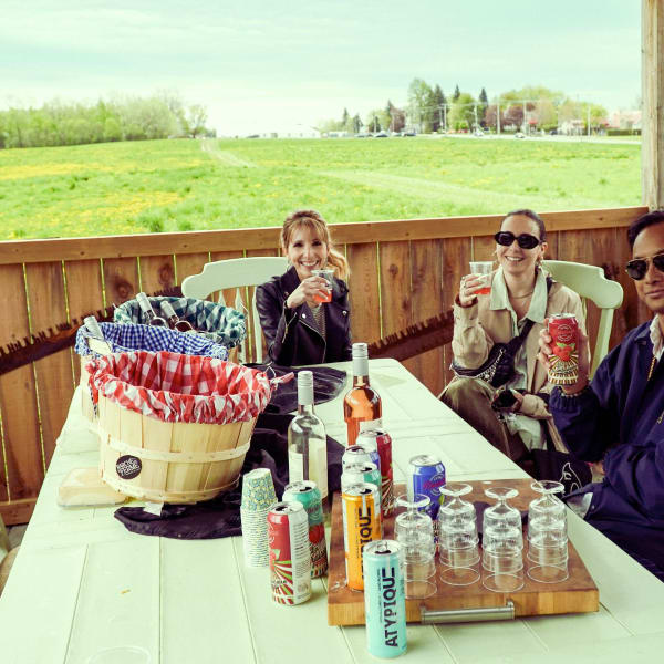 Dégustation dans l'aire de pique-nique/Tasting in the picnic area