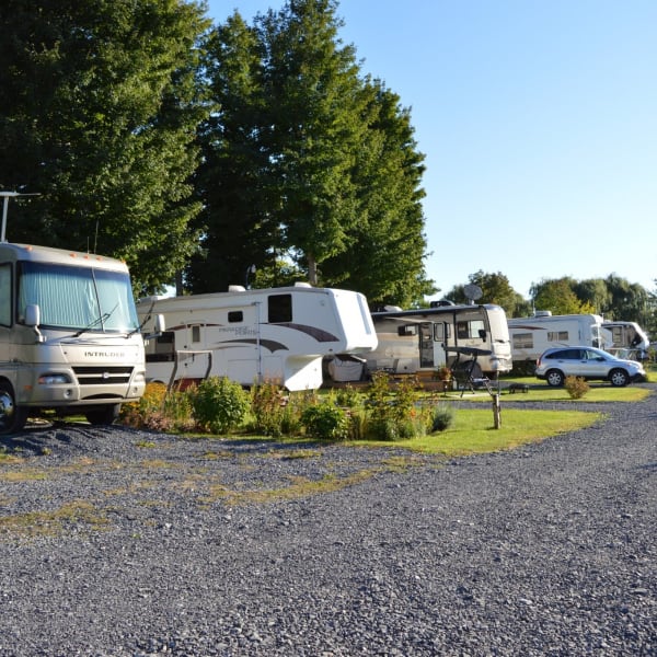 Camping Au Pied Du Mont