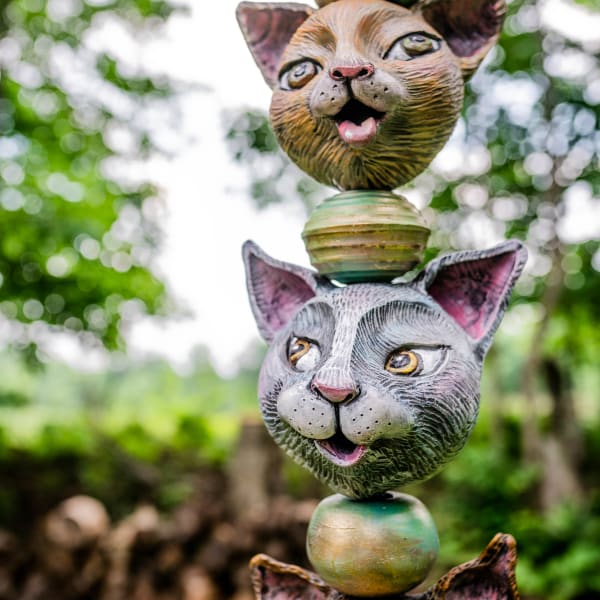 Centre d’Art Rozynski - A sculpture outdoors features a stack of cat heads separated by spheres.