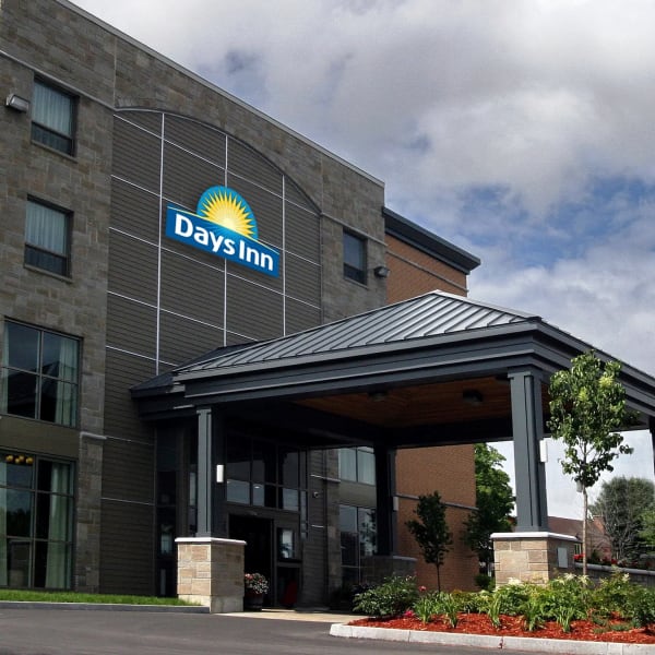 Days Inn by Wyndham Levis