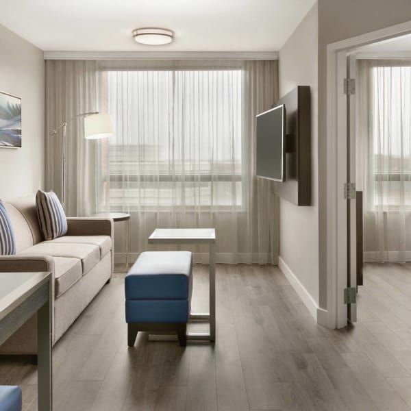 Embassy Suites by Hilton Montreal Airport - Petit salon