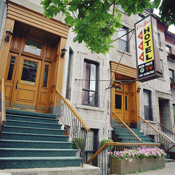 Façade de l'Hôtel Casa Bella, à Montréal.