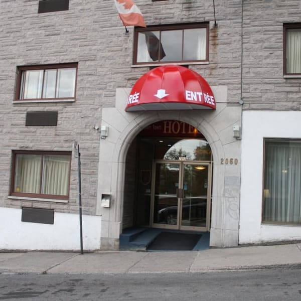 Hôtel des Arts - Entrée de l'hôtel