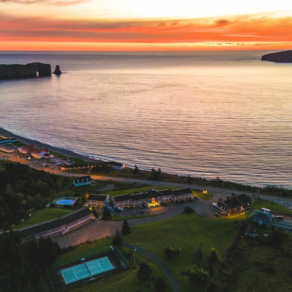 Hôtel Le Mirage - Bord de l'eau avec un coucher de soleil à Percé