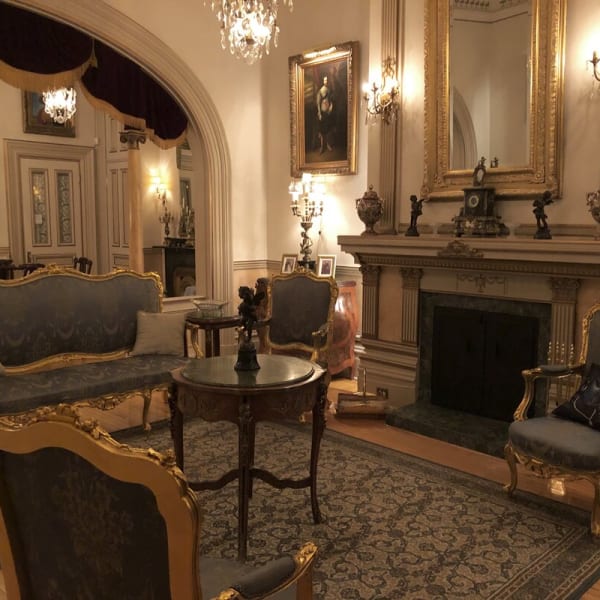 Salon.