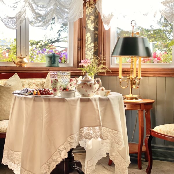 Tea room.
