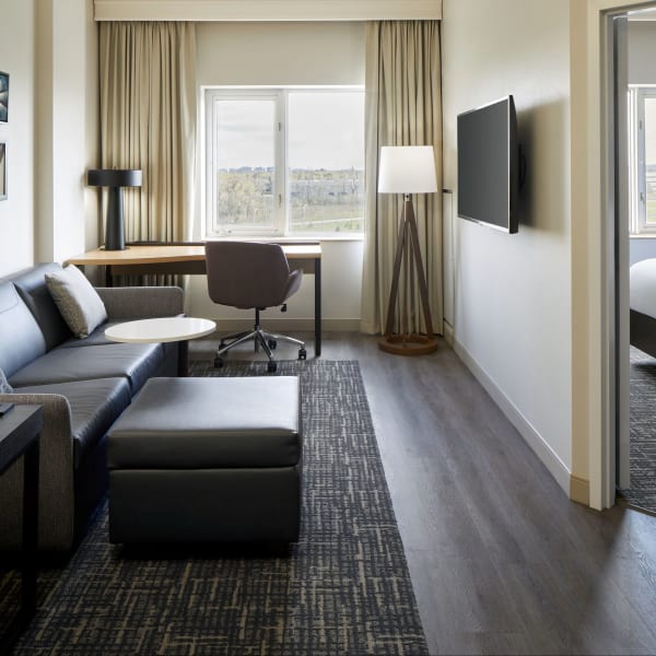 Suite de la Residence Inn by Marriott Montreal Airport.