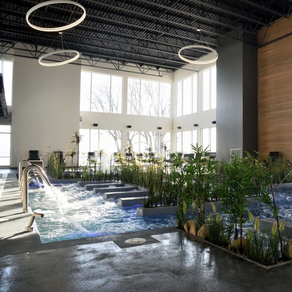 Bains intérieurs à Noah Spa Venise-en-Québec.