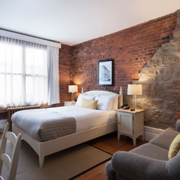 Le Saint-Pierre Distinctive Inn