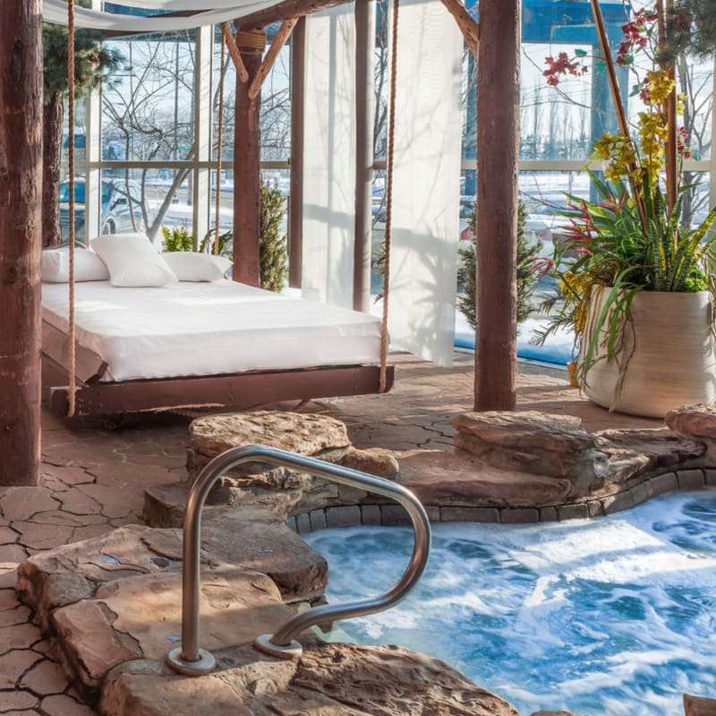 Espace piscine de l'Hôtel Universel Québec
