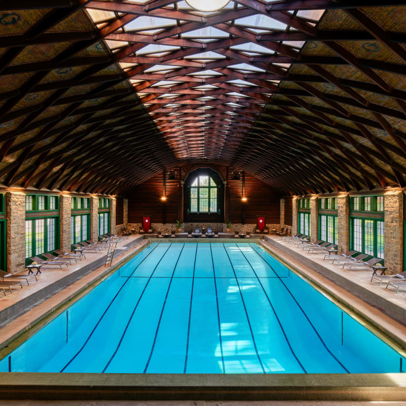 Piscine olympique du Château Montebello.