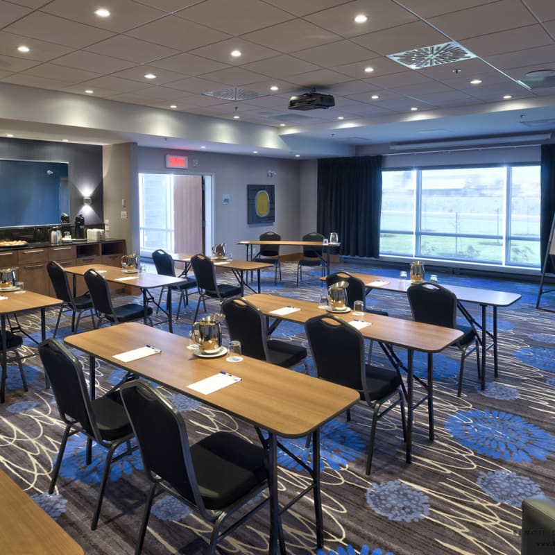 Holiday Inn Express & Suites Vaudreuil-Dorion - Conference room