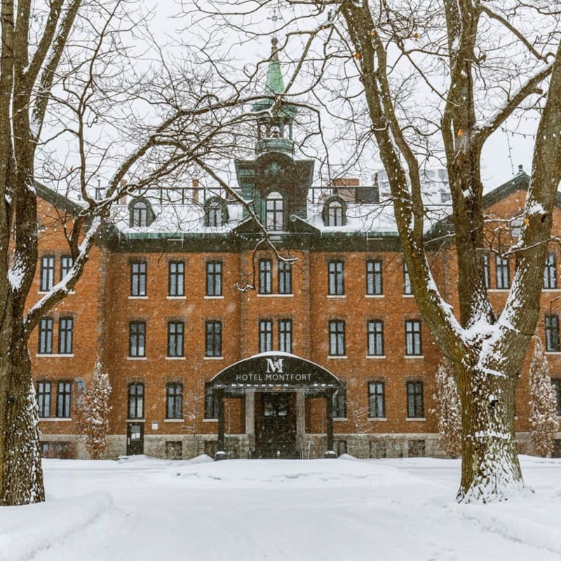 Hôtel Montfort en hiver.