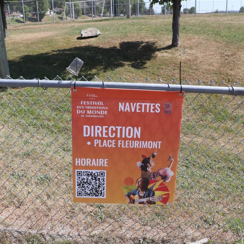 Affiche pour la navette du Festival des traditions du monde de Sherbrooke.