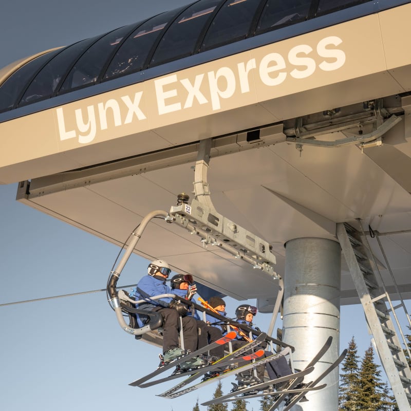 Remonte-pente Lynx Express au Mont Grand-Fonds.
