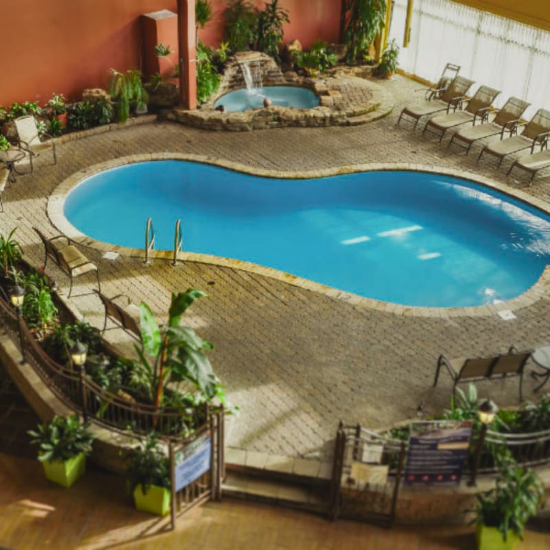 Piscine à l'Hôtel Ambassadeur