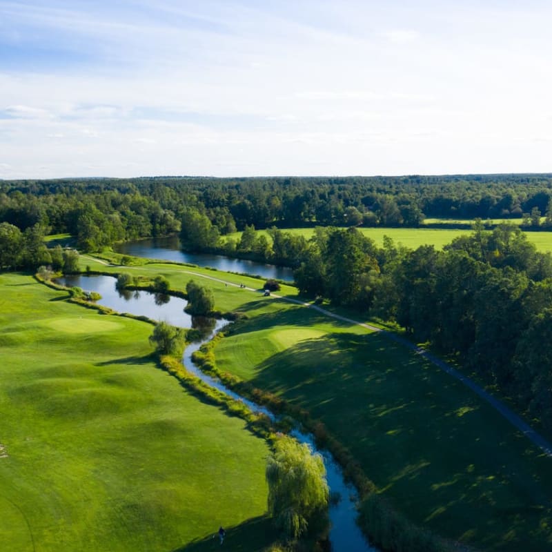Vue aérienne du Golf Le Sélect, à Mirabel. 