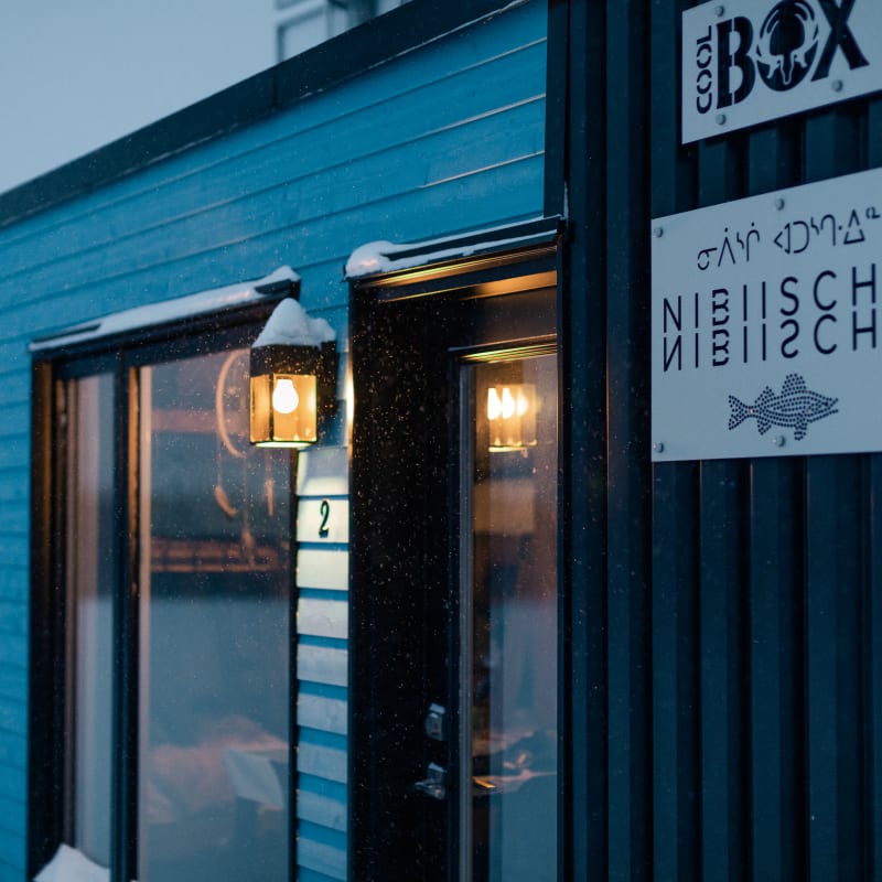 Corporation Nibiischii - Plan rapproché d'un hébergement CoolBox